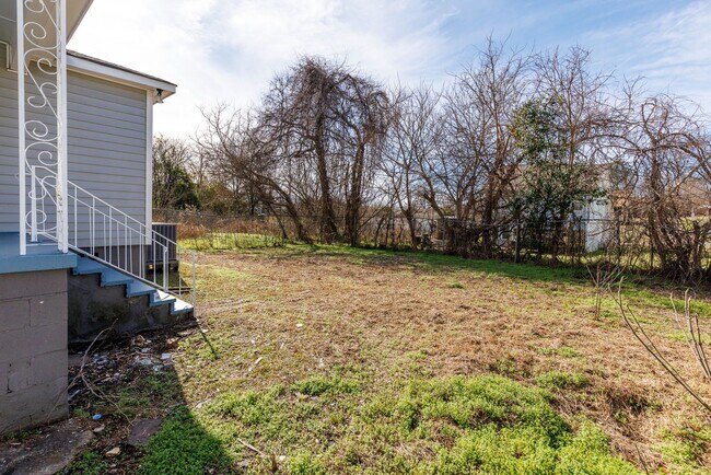 Building Photo - 3 Bedroom, 2 Bath in North Pratt