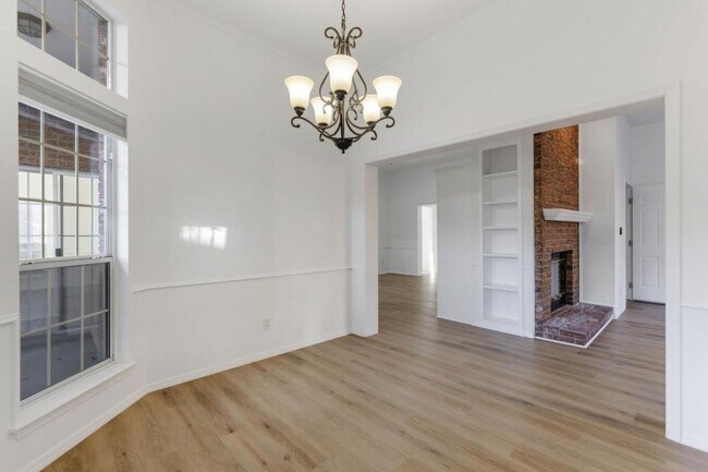 Building Photo - 9512 Rosas Ave NE