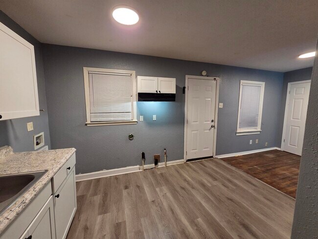 Building Photo - 3545 Debby Dr