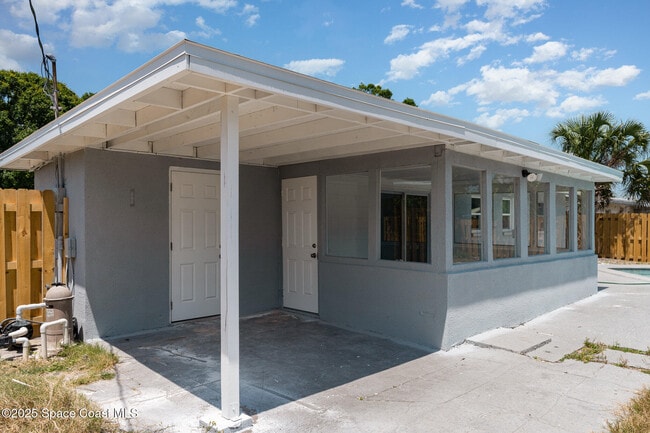 Building Photo - 1497 Breeze Ln