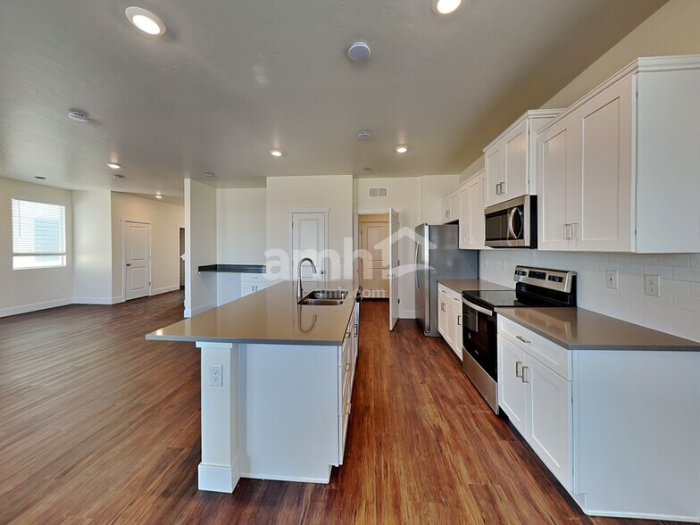 Building Photo - 4101 Keklik Ave