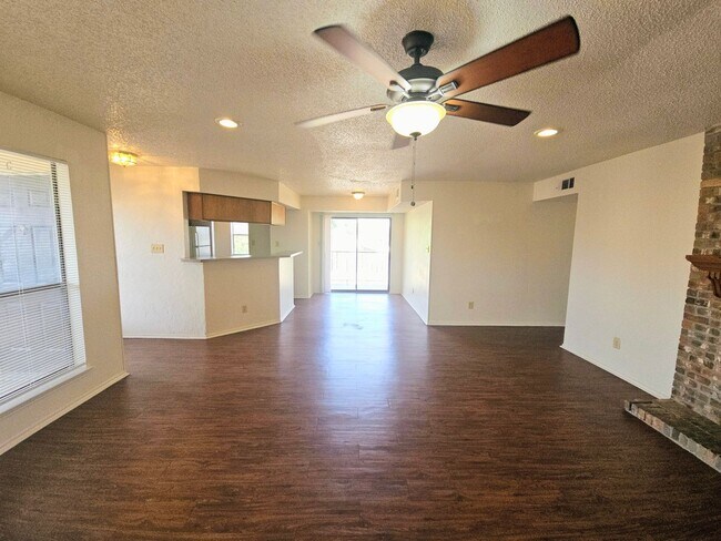 Building Photo - Nice Fourplex Unit in NRH - Birdville ISD