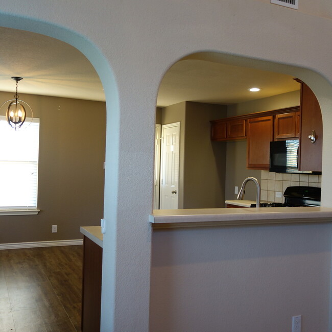 Building Photo - 3 BEDROOM / 2 BATH HOME IN KYLIE - BROOKSI...