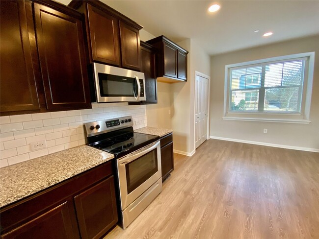 Building Photo - 516 E Slaughter Ln