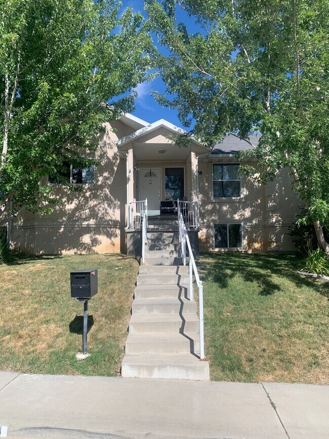 Building Photo - 4 Bed Basement Unit for Rent in PG $1700-1st Month Rent free!