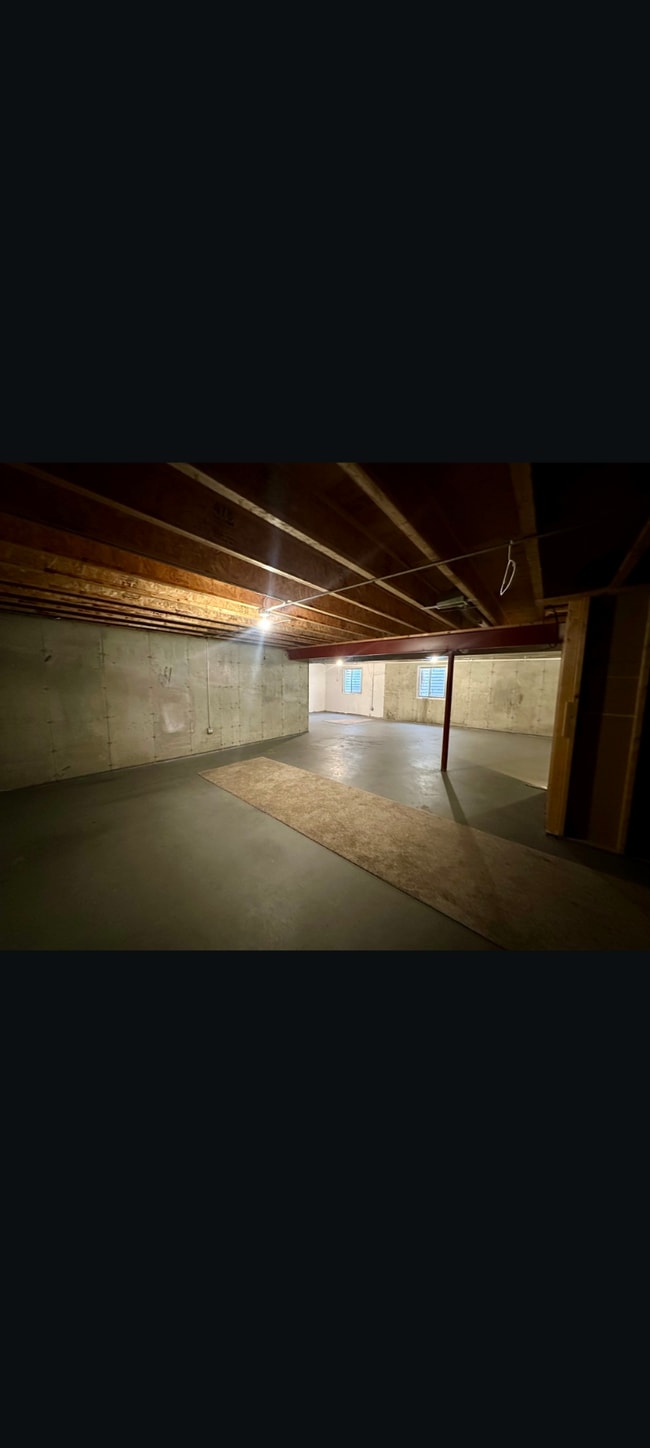 Building Photo - 230 Red Hawk Dr