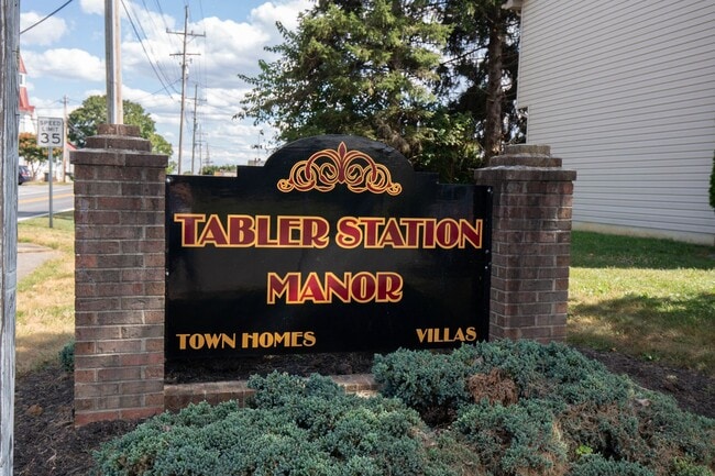 Building Photo - 2 Bed, 1.5 Bath Townhome in Inwood, WV