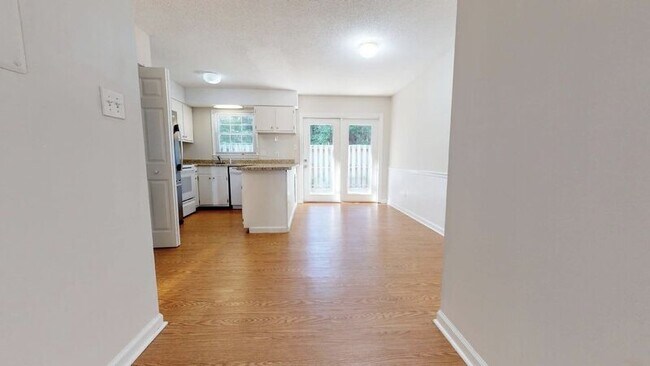 Building Photo - 1104 Donaldson Dr
