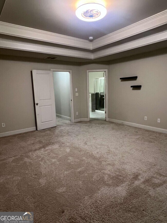 Building Photo - 225 Holdings Dr