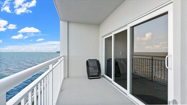 Building Photo - 1825 Riverside Dr