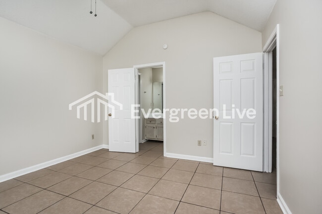 Building Photo - 5841 Hickory Cmns