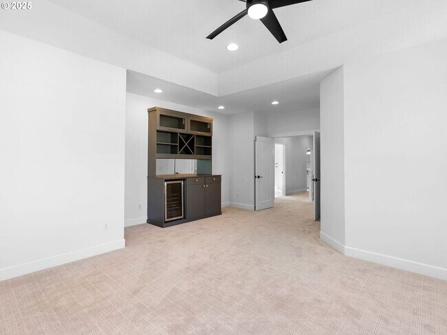 Building Photo - 9010 SW Inez St