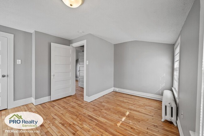 Building Photo - 3 Bedroom Home in South Minneapolis