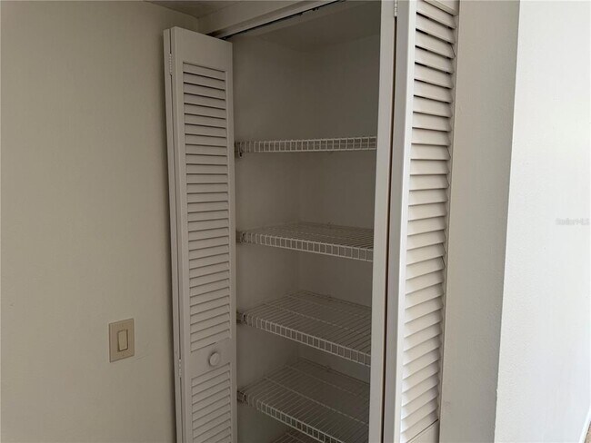 Building Photo - 5691 Ashton Lake Dr