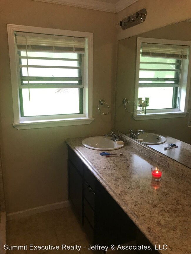 Building Photo - 3 br, 1.5 bath House - 970 Poleman Rd