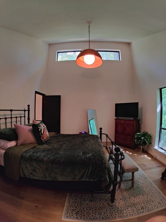 Building Photo - Updated Two bedroom Contemporary with huge...