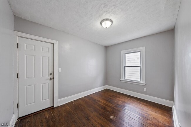 Building Photo - 3035 W 116th St