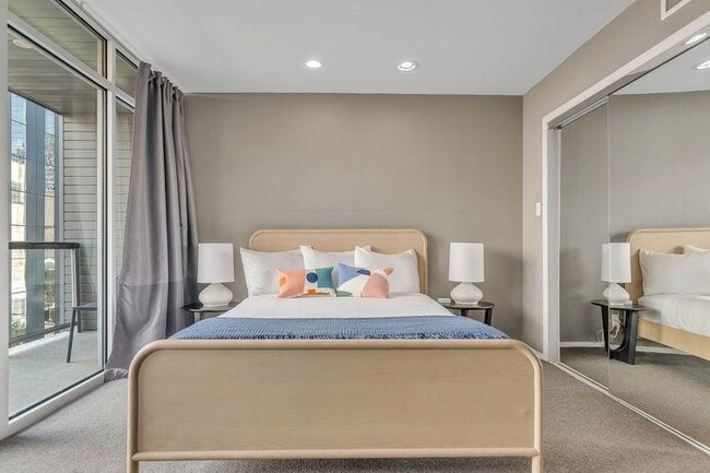 Building Photo - 119 E 6th St