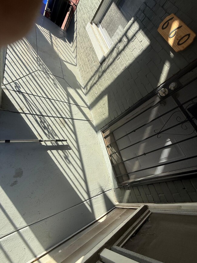 Building Photo - 660 N Yewdall St