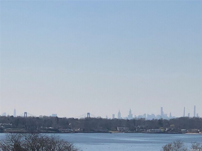 Building Photo - 303 Main St