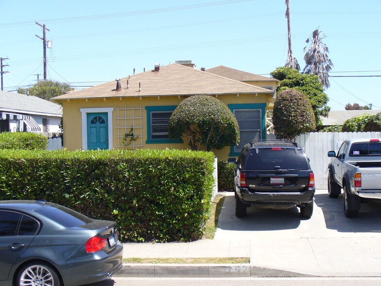 Building from the street - 752 Brooks Ave