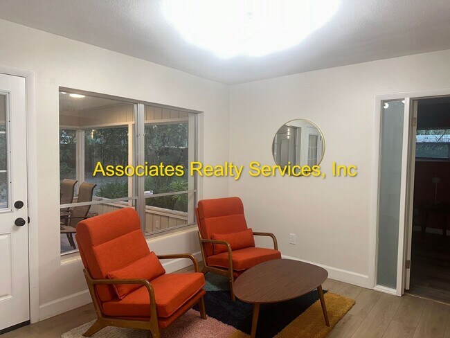 Building Photo - 3 Bed/2 Bath Spacious Home in Mason Manor! Screened Porch and Fenced Backyard!!!