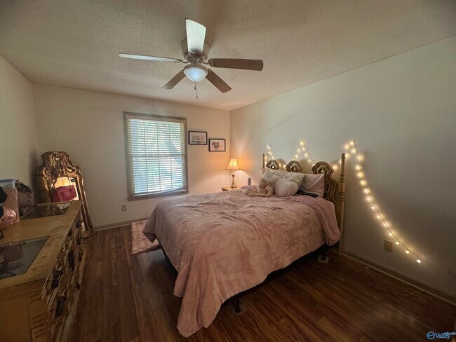 Building Photo - 2137 Belle Grove Dr SW