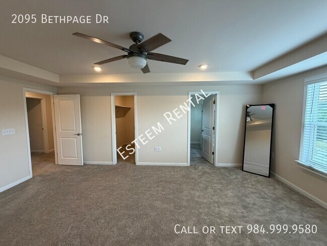 Building Photo - 2095 Bethpage Dr