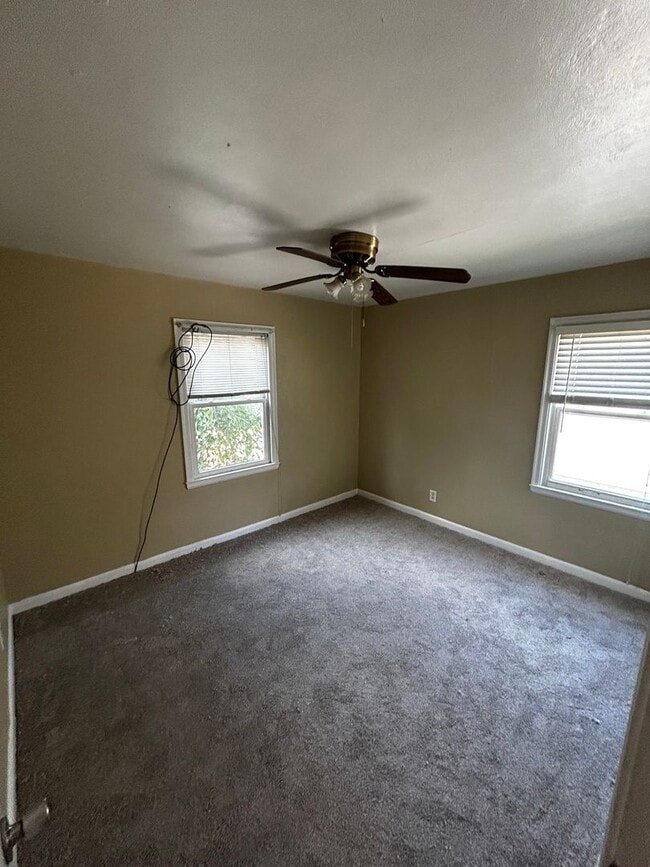 Building Photo - "Coming Soon" 3 Bedroom Possible 4 Bedroom...
