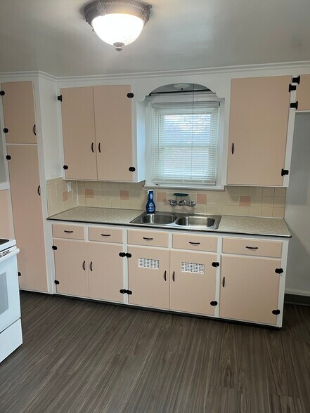 Building Photo - 1625 Walnut Ave