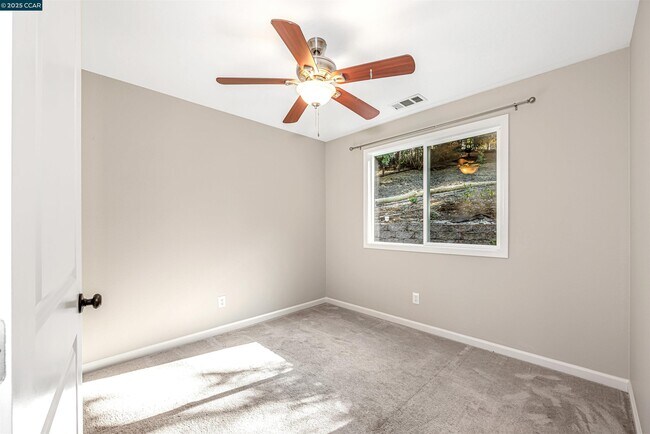 Building Photo - 1371 Juanita Dr