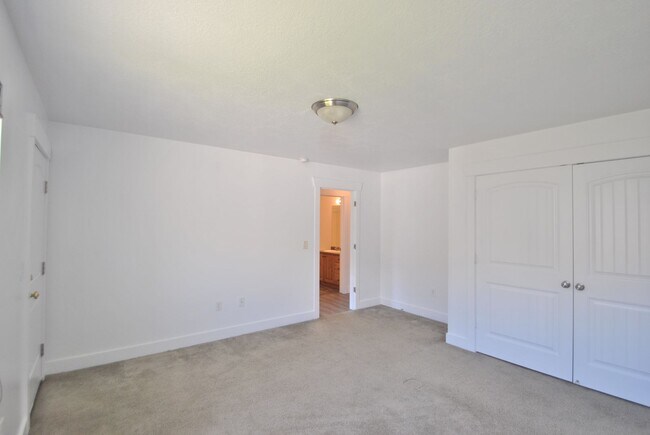 Building Photo - 387 S 1250 E