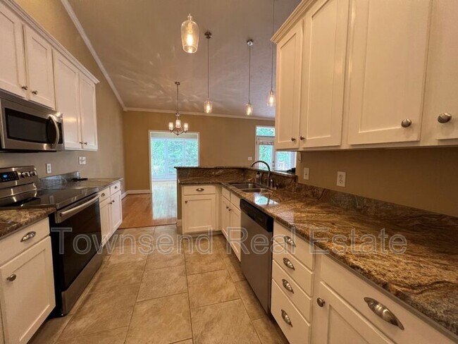 Building Photo - 7049 Pitcairn Dr