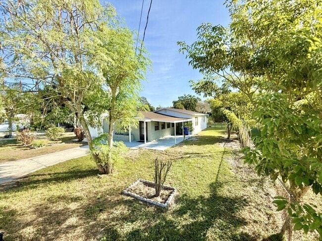 Building Photo - 1221 Jewel Ave