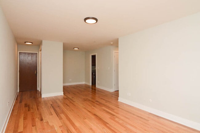 Building Photo - 696 Elm Pl