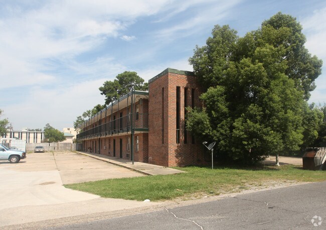 Primary Photo - 150 Live Oak Blvd