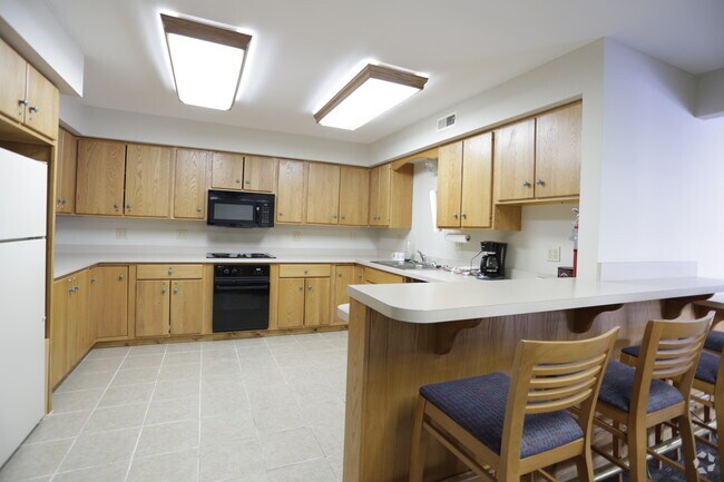 Trianon Apartments Townhomes Topeka Ks Apartment Finder Building Photo Trianon Apartments Townhomes