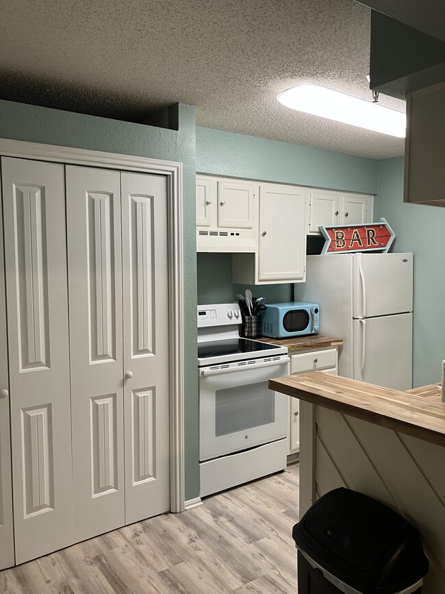 Building Photo - 14825 Windward Dr