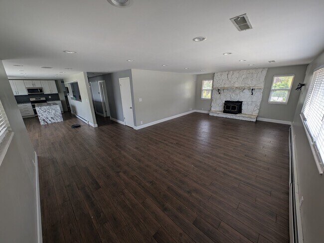 Building Photo - 6358 Mt Vernon Dr