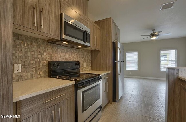 Building Photo - 410 Thorn Ave