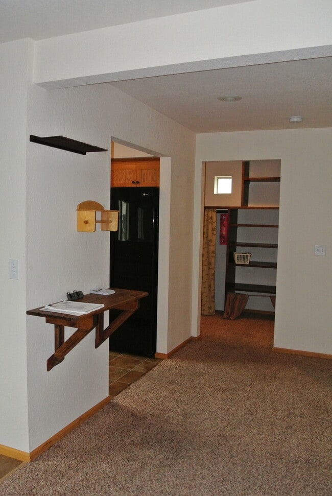 Building Photo - Corvallis Comfort & Convenience: Spacious 3-bedroom, 2.5 bath  Townhome