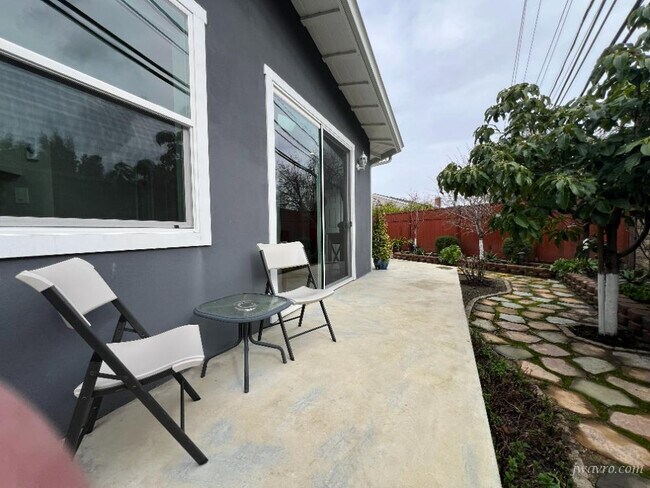 Building Photo - 476 Fiesta Dr