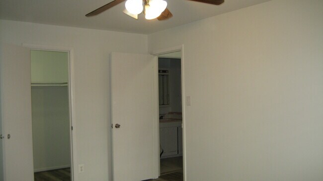 Building Photo - 214 Locust St SE