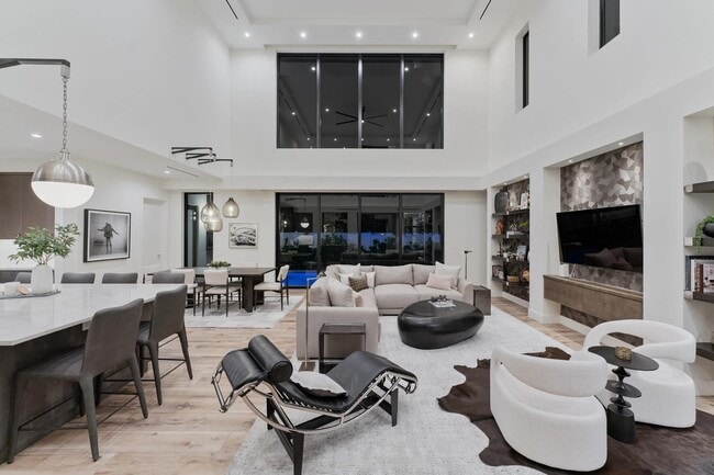 Building Photo - 214 28th St