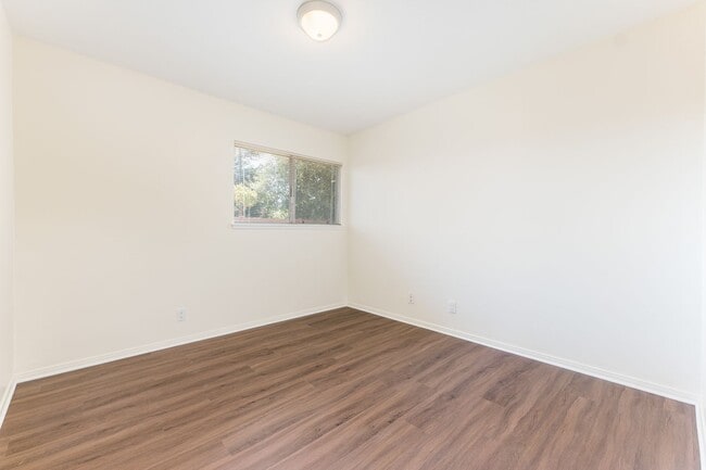 Building Photo - Charming 4-bedroom Single Story Newbury Park Home