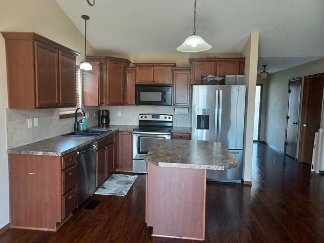 Building Photo - Must-see 4 bedrooms, 3 bath home in Harves...