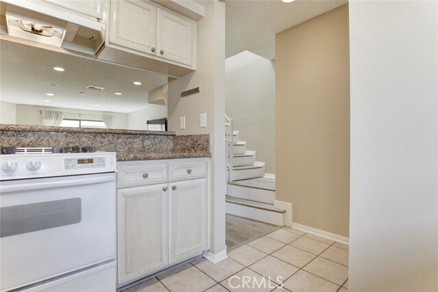 Building Photo - 635 E Angeleno Ave