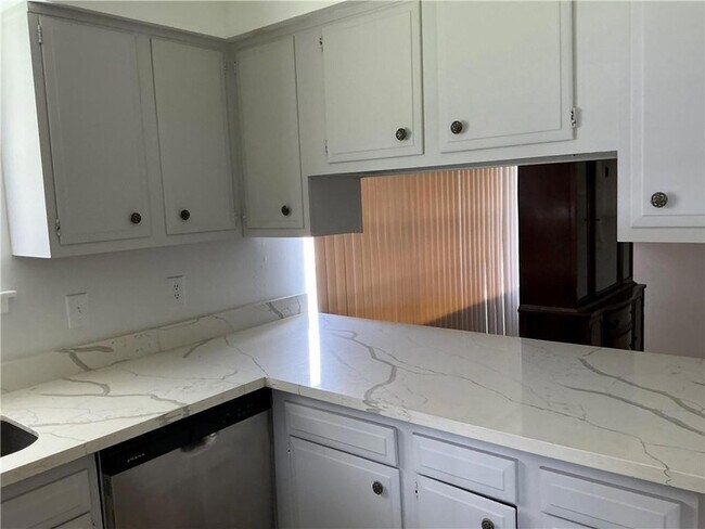 Building Photo - 5008 Academy Dr