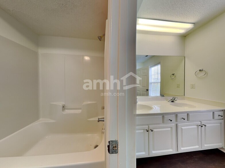 Building Photo - 150 Exeter Ct