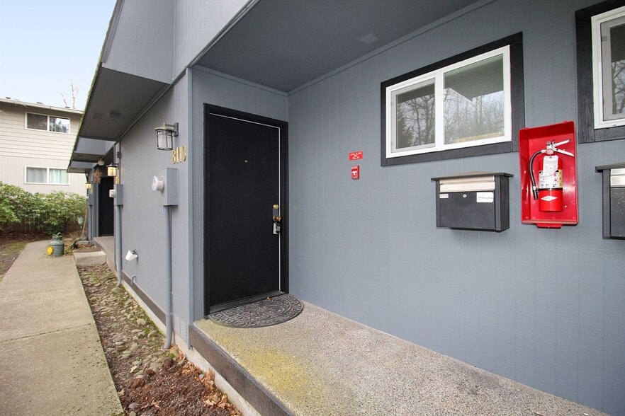 Building Photo - 8122-8122 SW 31st Ave